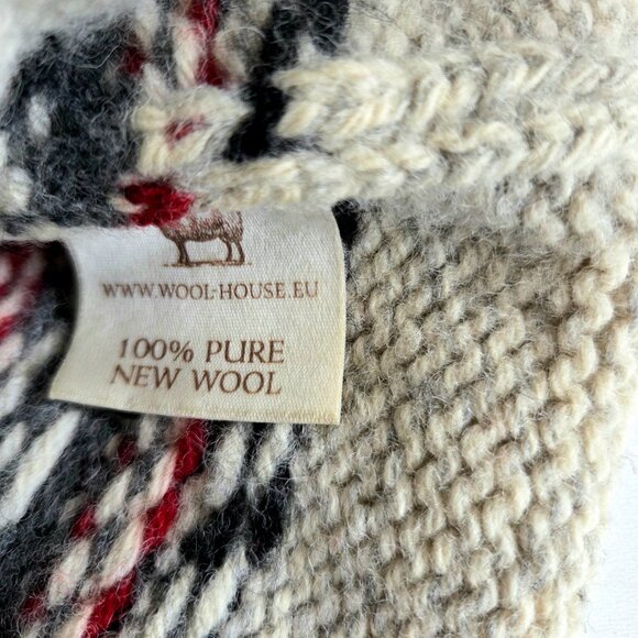 100% Pure Wool winter tuque hat. - Picture 4 of 6